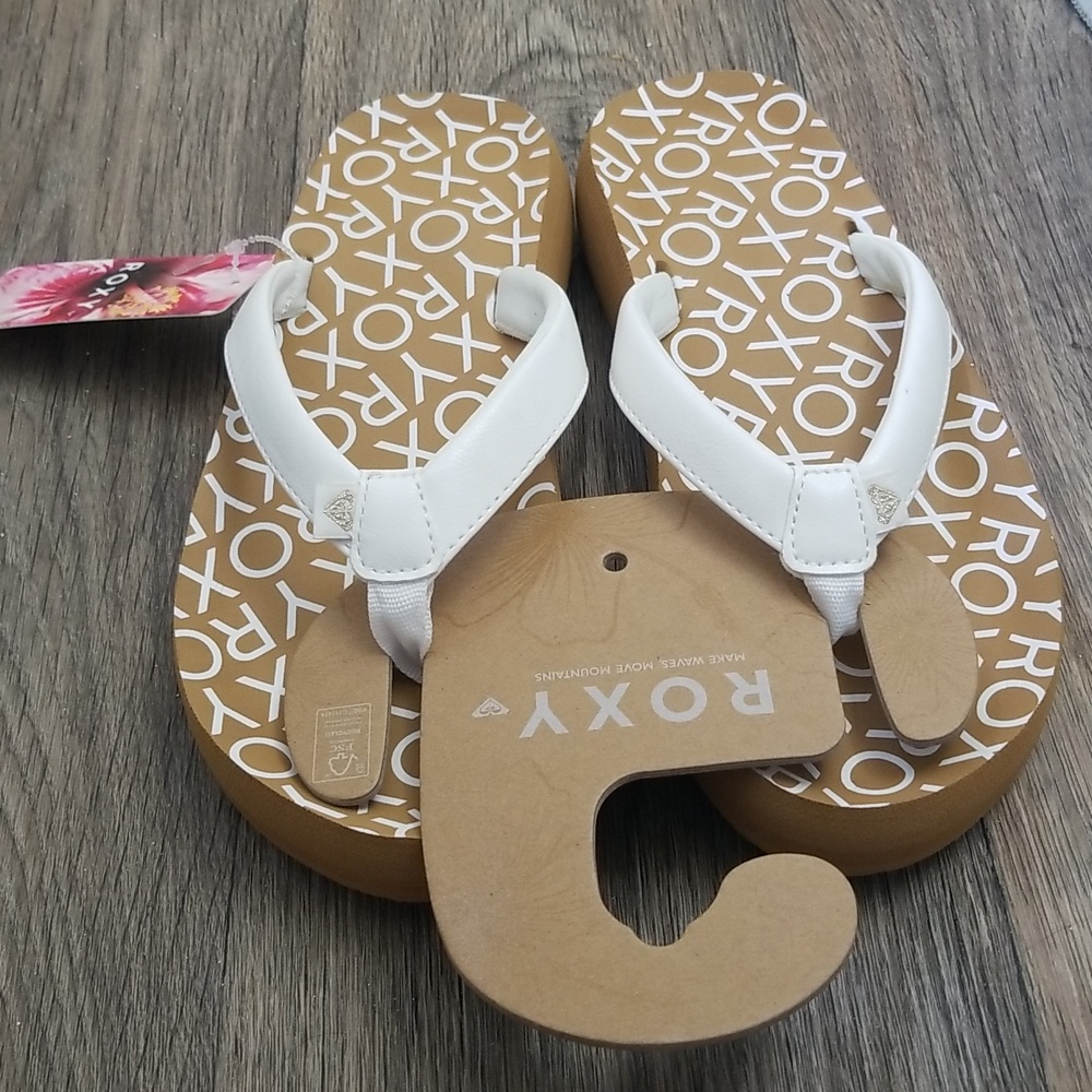 NEW!🏝 Roxy White and Tan Flip Flops